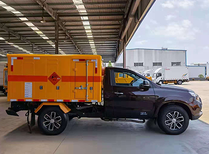 兴城爆破器材运输车